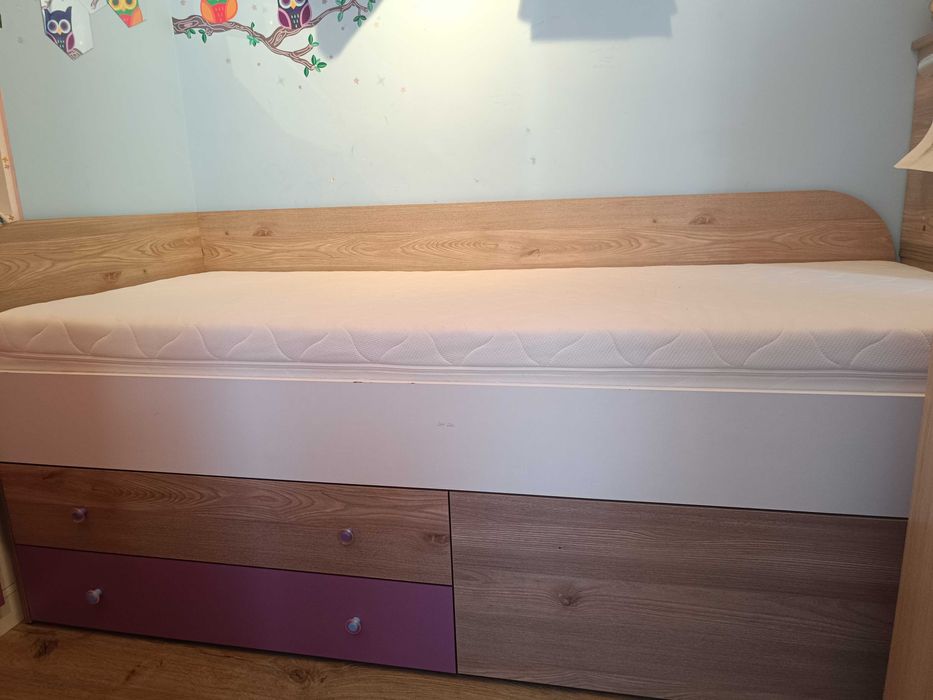 Детско легло с матрак и шкафчета за стена
