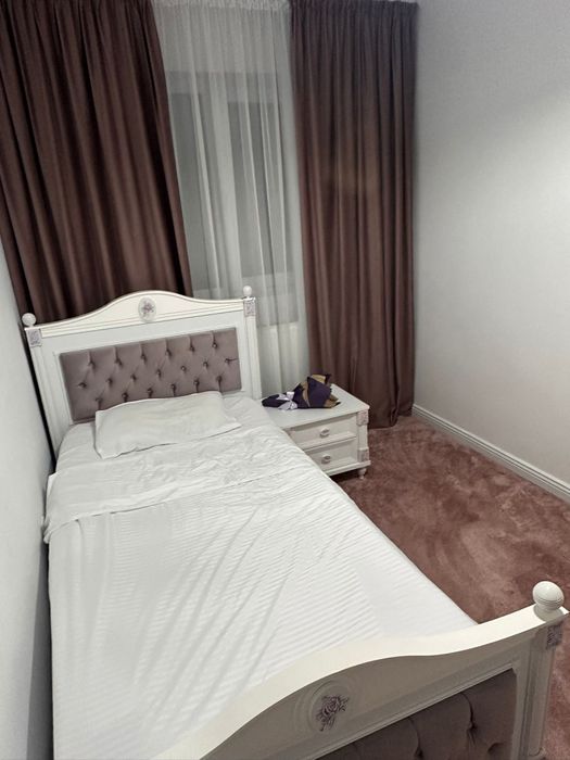 Vand Apartament 3 camere  etaj 2 Renovat