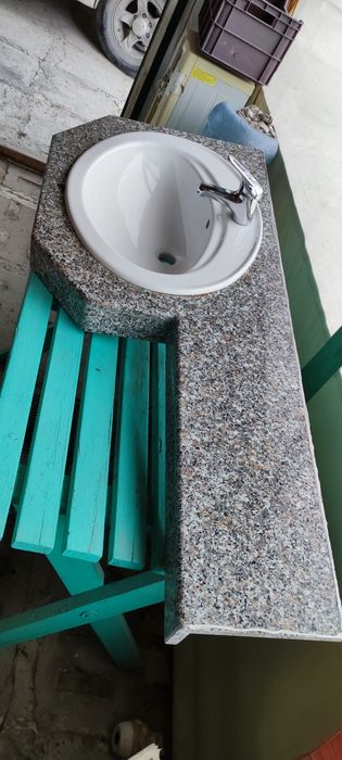 Мивка за баня с плот от полиран ГРАНИТ плюс качествен смесител Амфора