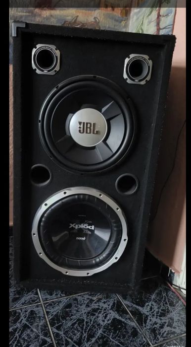 Vând 2 boxe cu mixer