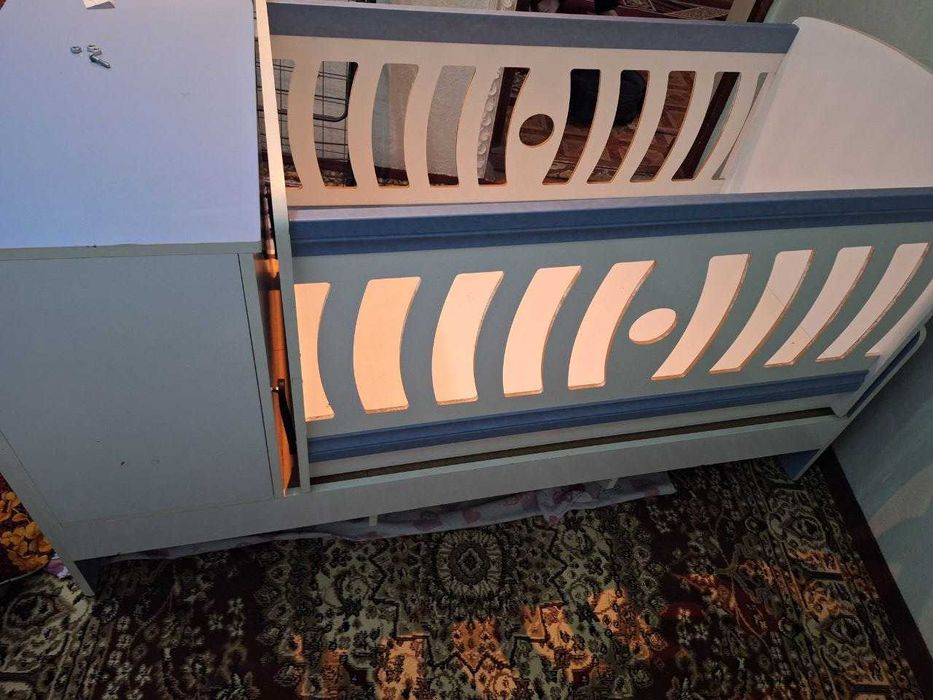 Продаётся удобная детская кроватка в хорошем состоянии.