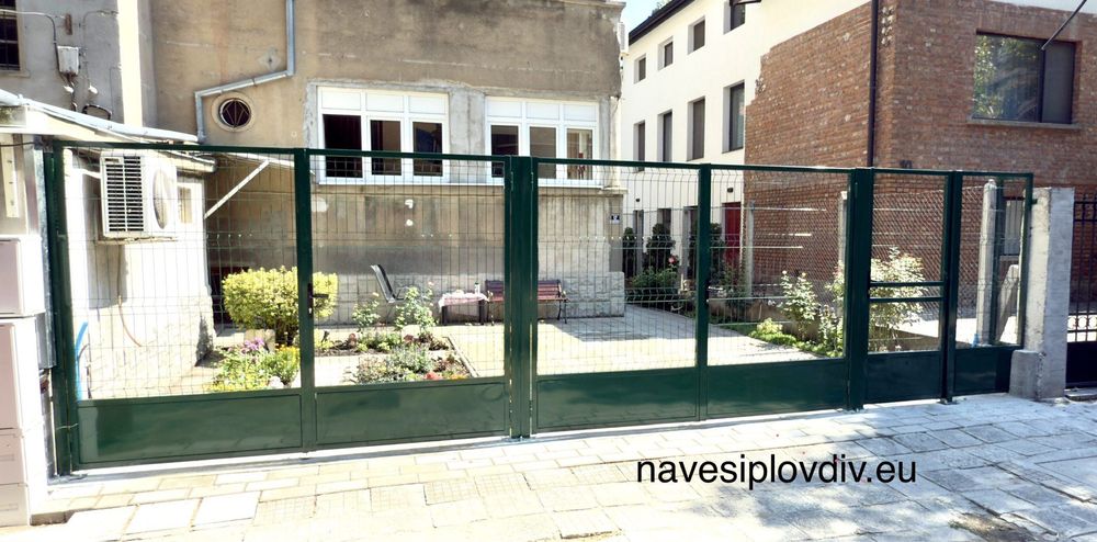 Парапети, врати и огради от ковано и гладко желязо