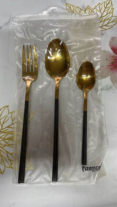 Продам тарелки разные, ложки