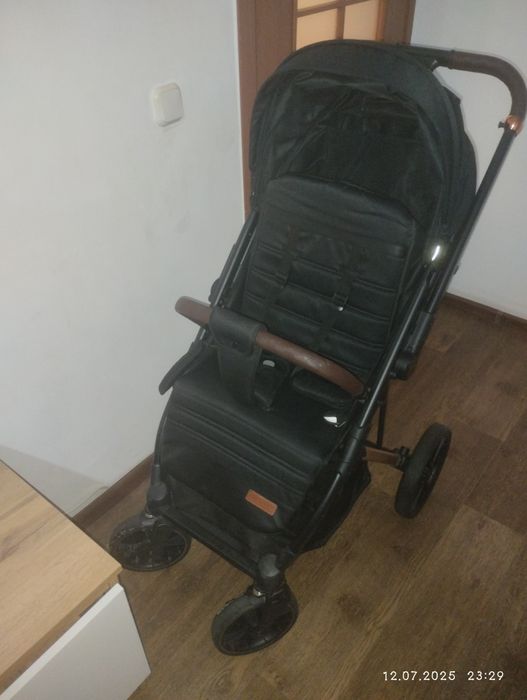 Продам коляску новую