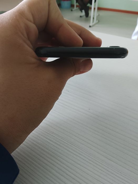 Айфон се 2020 продается