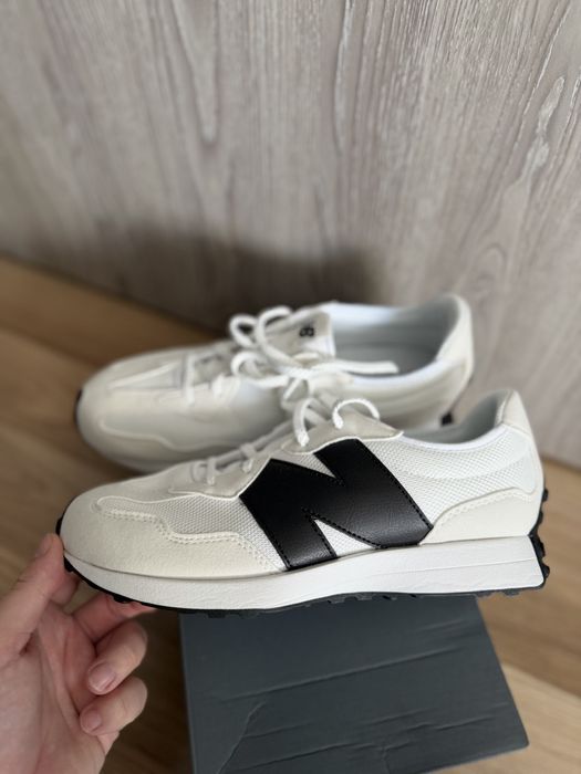 New Balance 327 alb cu logo negru unisex marimea 40 noi originali