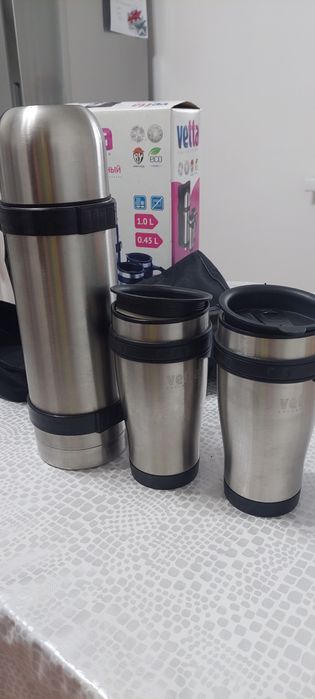 Продам термос с кружками