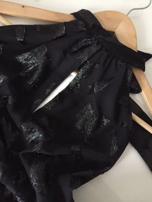 Блестяща рокля с гол гръб