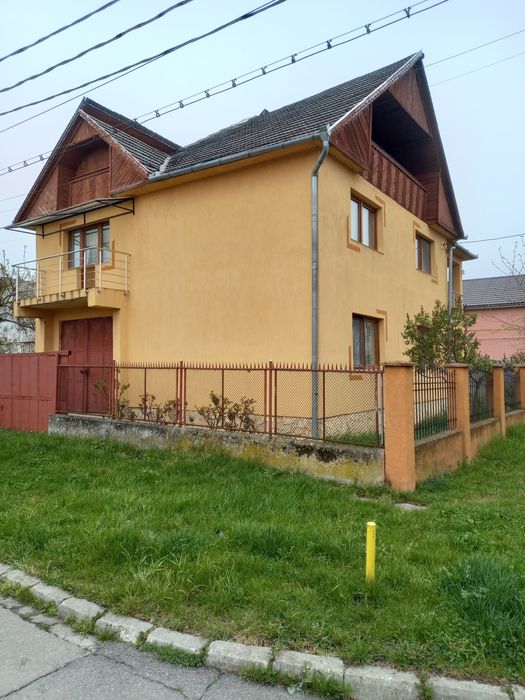Vind casă cu etaj în Satu Mare str Pintea Haiducul 34