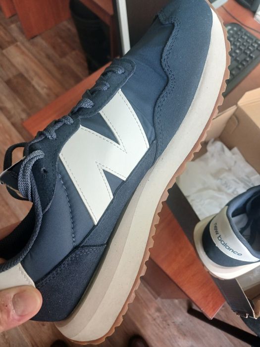 Кроссовки. 4 раза носил. 42 размер.