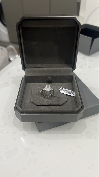 Кольцо бриллиантовое