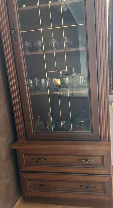 PLASTIKA BG  ъглова витрина от дърво- 600 лв.Италианска Витрина стъкло