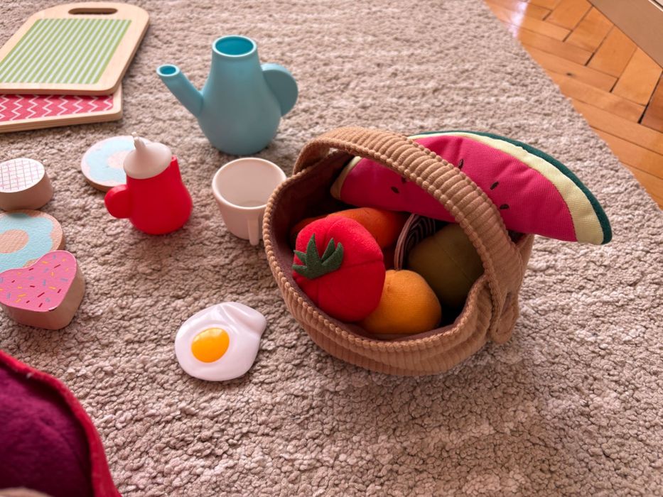 Детска дървена кухня ИКЕА плюс играчки