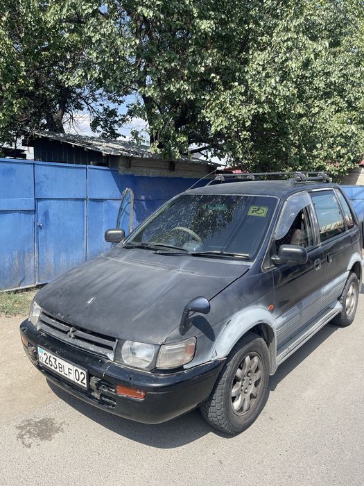 Продаю машину RVR 1994