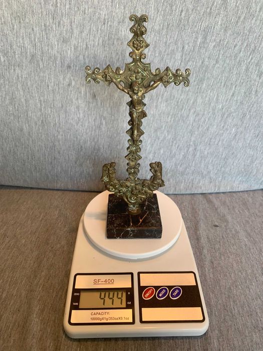 месингов настолен кръст разпятие