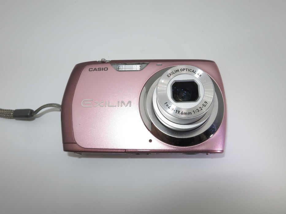 Casio EX X370 улта компактен цифров фотапарат, дигитална камера розов цвят, като НОВА, пълен комплект, тествана и работи отлично!