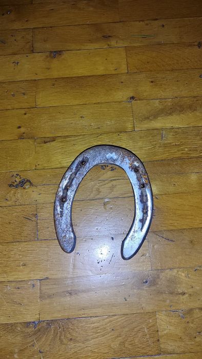Potcoava metal uzate