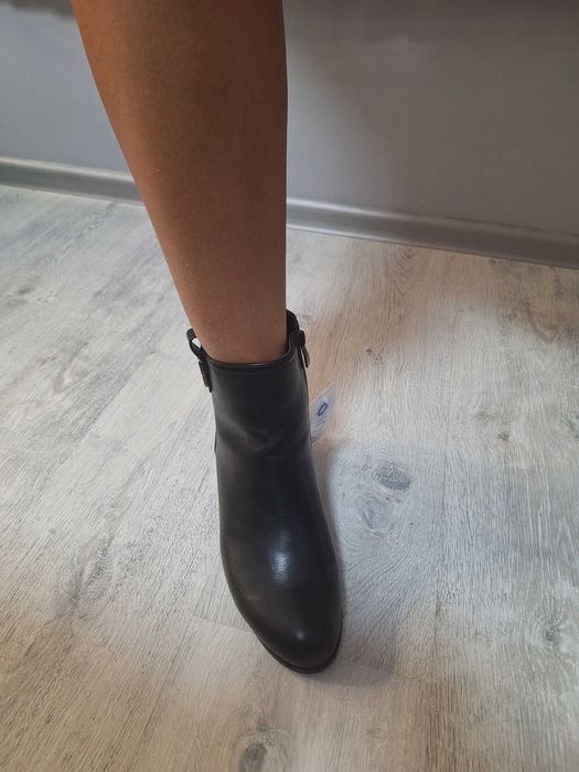 Продавам  нови дамски   боти