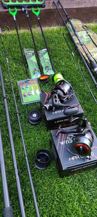 Set Feeder,2 Lansete Carbon Gold Shark Feeder 3,90 metri,2 Mulinete HFR 5000 cu Baitrunner+Senzori+Suporți+Geanta,2 Monturi+Matriță,Fir