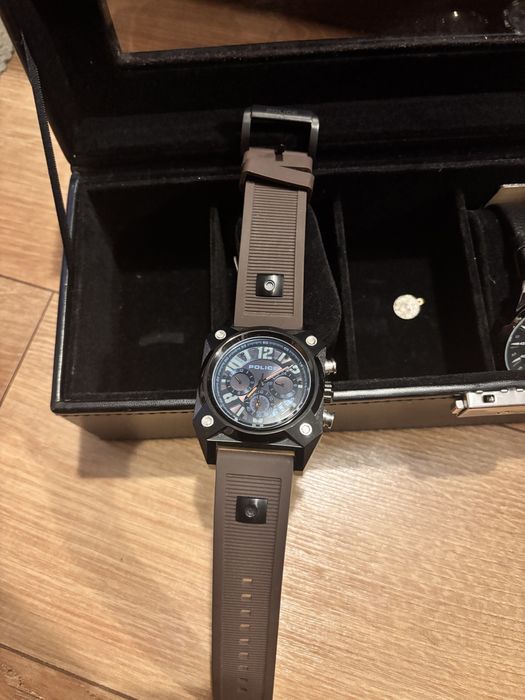 Ceas Police, Curea silicon, Maro închis