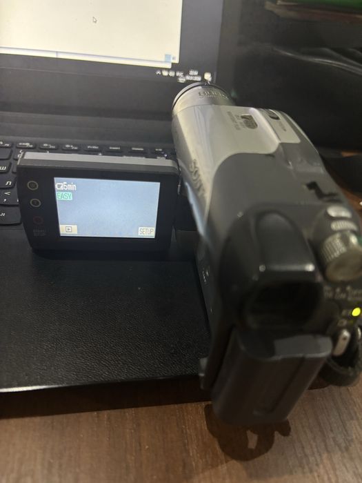 Видеокамера SONY DCR-DVD105