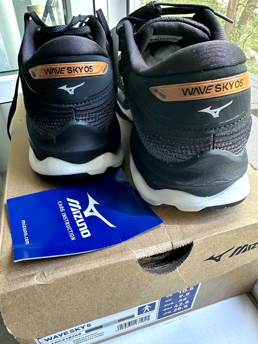 Adidasi Mizuno - NOI mas.44, Redus de la 800 la 475 ron, greutate 300 de grame