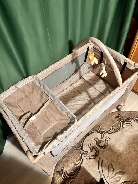 Pătuț pliabil Bebe Royal 120x60 cm, cu masă de înfășat și nivel pentru nou-născut