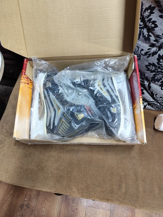 Продам хоккейные коньки