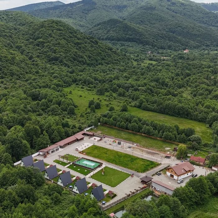 6 Cabane aframe 24 pers rezervare integrala pt Paște