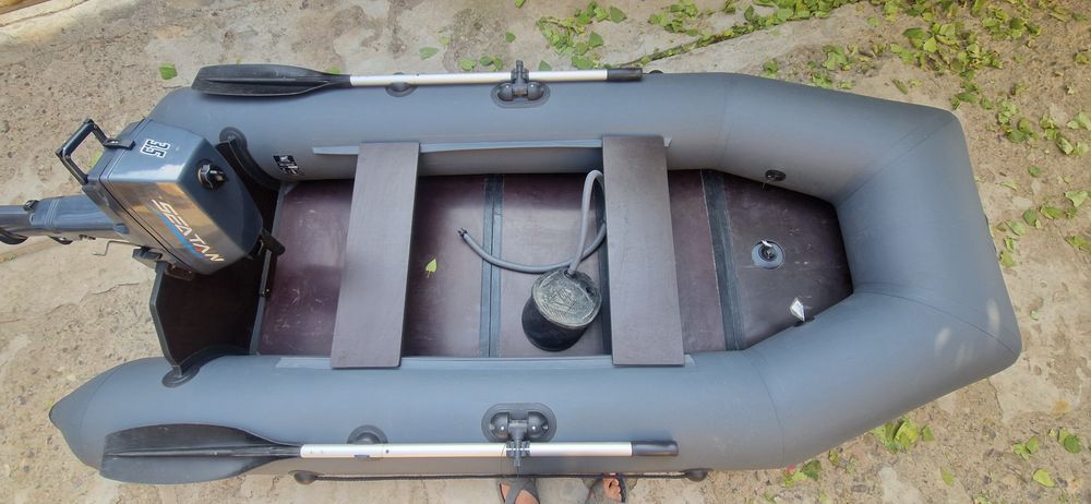 Надувная лодка с мотором