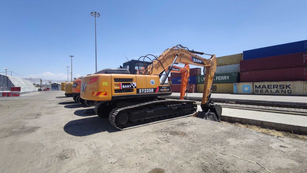 Ekskovator sany 235H sotiladi
