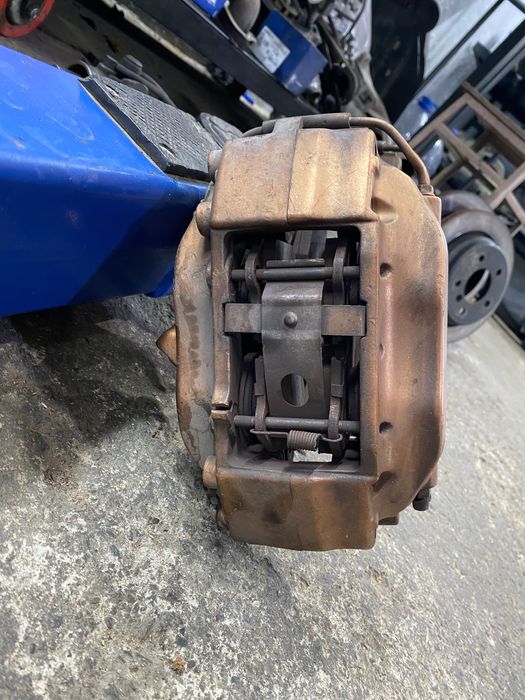 BMW e39 тормоза “Brembo” 4х поршневые