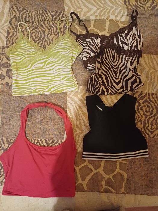 Topuri de culori diferite