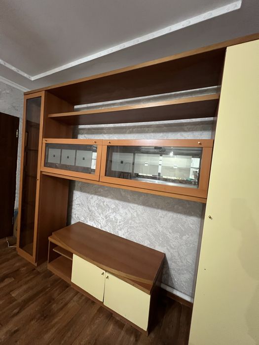 Стенка для посуд и тумбочка для телевизора