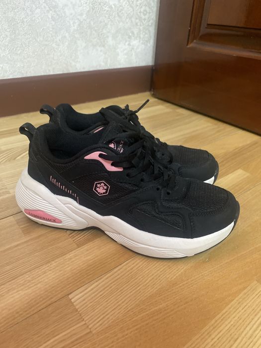 Продам кроссовки от Lumberjack