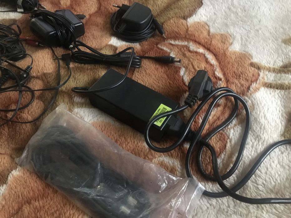 Продаю шнуры и зарядки