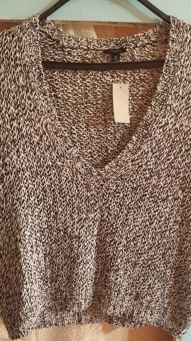 Вязеный без рукава свитир стилний с чорый  вадалаской очень Новый