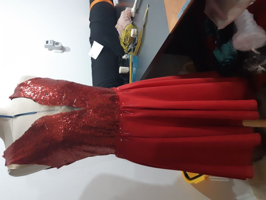 Rochiță ocazie voal rosu și paiete