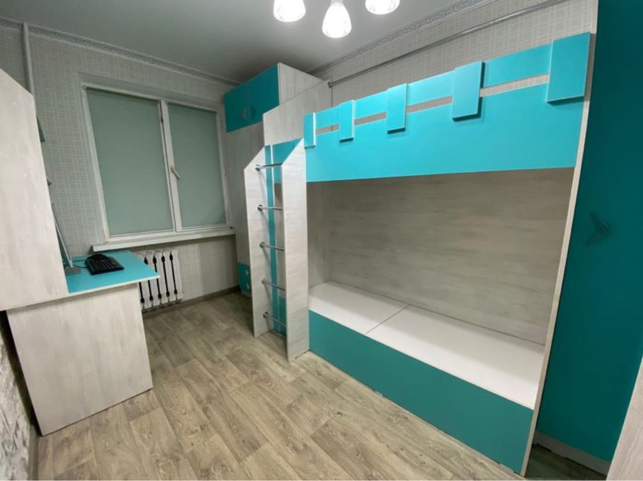 Двухярусный кровать, стол и шкаф. Можно отдельно покупать"