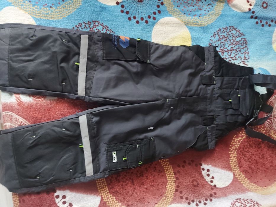 Продавам работно облекло