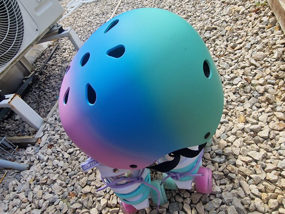 Комплект детски ролери с наколенки и каска