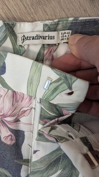 Дамски панталон на цветя Stradivarius