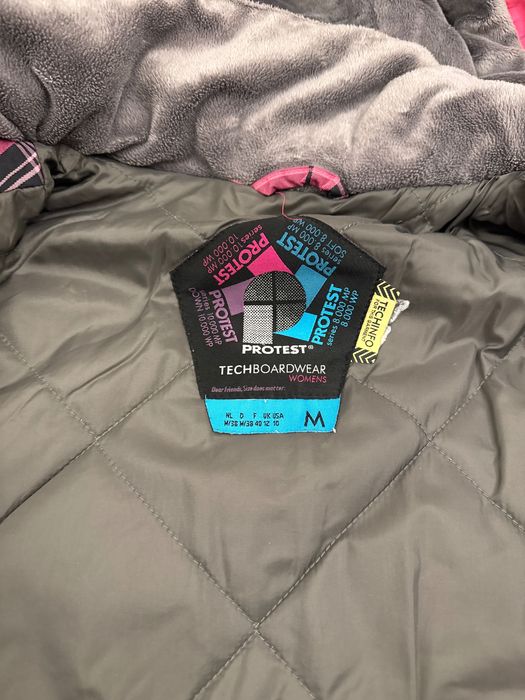 Яке с качулка Protest