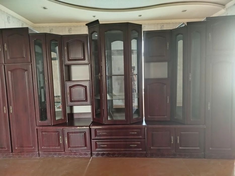 Кухонный гарнитур и Сервант