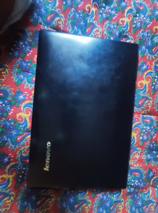 Noutbuk B50-30 sotiladi srochna kami bor