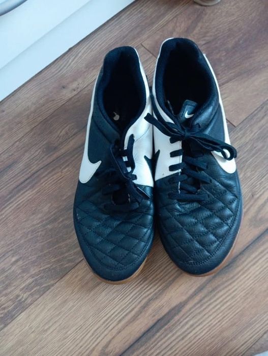 Adidași Nike noi