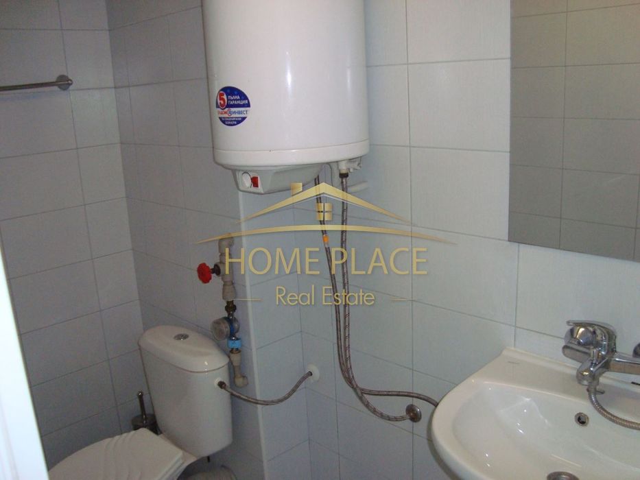 Търговско помещение с обща площ от 90м2 на партерен етаж.