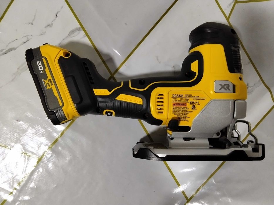 Лобзик DeWalt DCF335