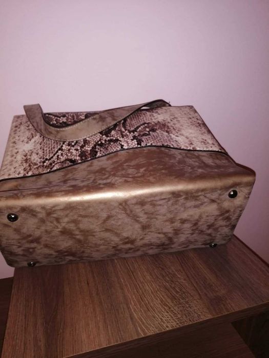 КРАСИВА чанта 2в1, бежово-златисто, с животински принт 30лв