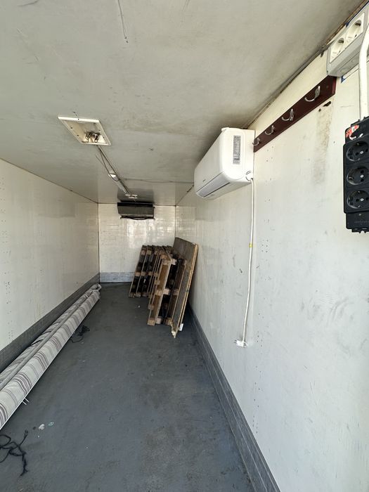 Vand urgent container frigorific si container AC